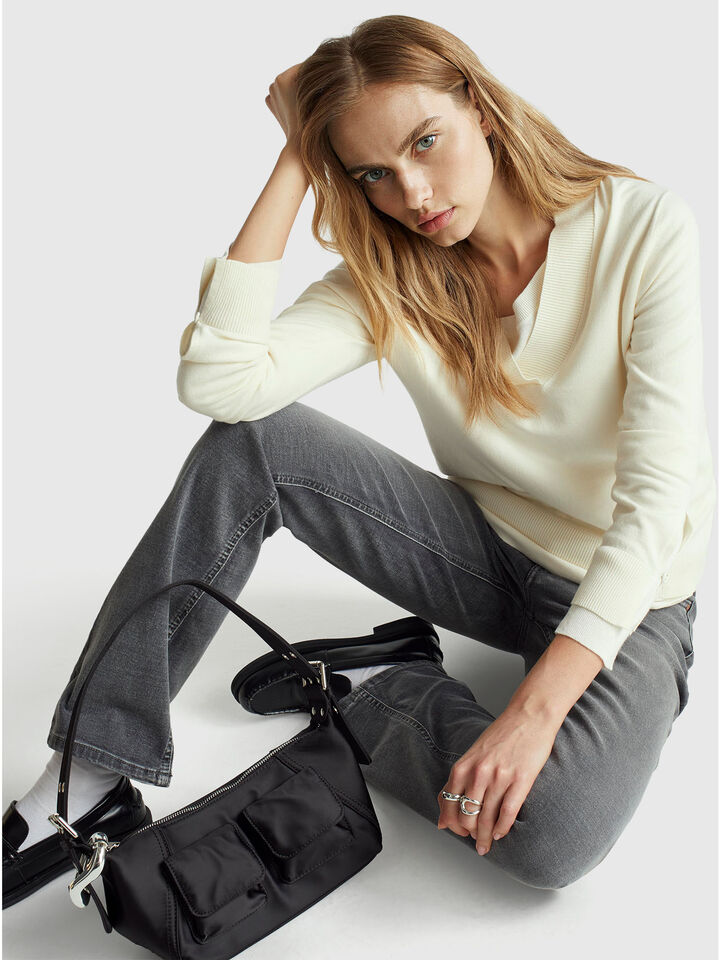 V NECK SWEATER L/S Women image number 3